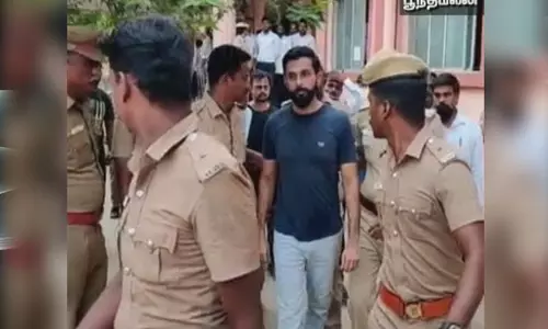 யூடியூபரை கார்த்திக் கோபிநாத்தை போலீஸ் காவலில் எடுக்க அனுமதி மறுப்பு யூடியூபரை கார்த்திக் கோபிநாத்தை போலீஸ் காவலில் எடுக்க அனுமதி மறுப்பு