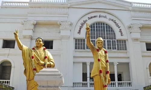 அதிமுக செயற்குழு - பொதுக்குழுவில் நிறைவேற்றப்படும் தீர்மானங்கள் ஓ.பன்னீர்செல்வத்தின் ஒப்புதலுக்காக ஒப்படைப்பு