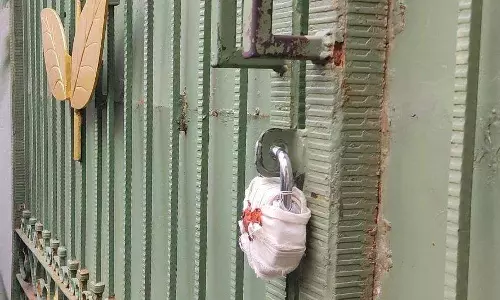 அதிமுக அலுவலகம் சீல்  |  நீதிமன்றம் நாளை விசாரணை