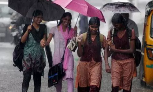 கோவை : கனமழை காரணமாக வால்பாறை தாலுகாவில் பள்ளிகளுக்கு மட்டும் இன்று விடுமுறை