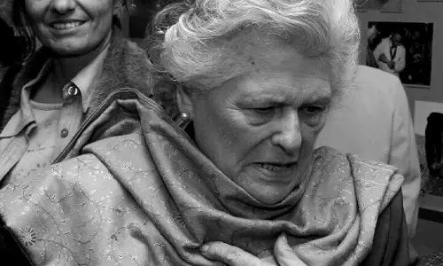 சோனியா காந்தியின் தாயார் காலமானார்