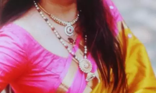 துணை நடிகை தீபா தூக்கிட்டு தற்கொலை - போலீசார் விசாரணை