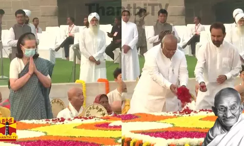 மகாத்மா காந்தி நினைவிடத்தில் காங்.சோனியா காந்தி மரியாதை!