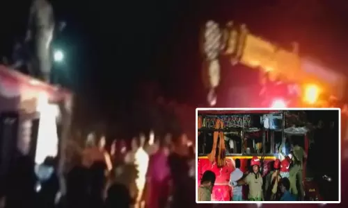 கேரளாவில் பள்ளி சுற்றுலா பேருந்தும் அரசு பேருந்தும் மோதி கோர விபத்து - 9 மாணவ, மாணவிகள் உயிரிழப்பு