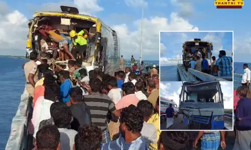 ராமேஸ்வரம் பாம்பன் பாலத்தில் அரசு பேருந்தும், தனியார் பேருந்தும் நேருக்கு நேர் மோதி விபத்து - 8 பேர் படுகாயம்