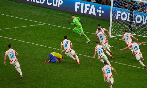 கால்பந்து உலகக்கோப்பை தொடர்... காலிறுதியில் பிரேசிலை காலி செய்தது குரோஷியா