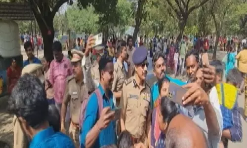 வண்டலூர் பூங்காவில் டிஜிபி சைலேந்திரபாபு உடன் செல்ஃபி எடுத்துக்கொண்ட சுற்றுலா பயணிகள்...