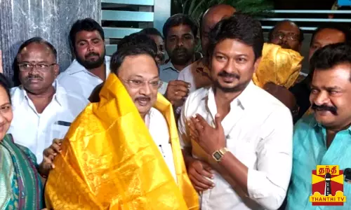 உதயநிதி, மு.க.அழகிரி சந்திப்பு, மதுரை திமுக-வில் புயலாக வீசுகிறதா?