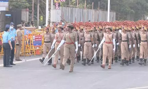 மெரினா கடற்கரை சாலையில் ஒத்திகை - கண்கவர் நடனம்