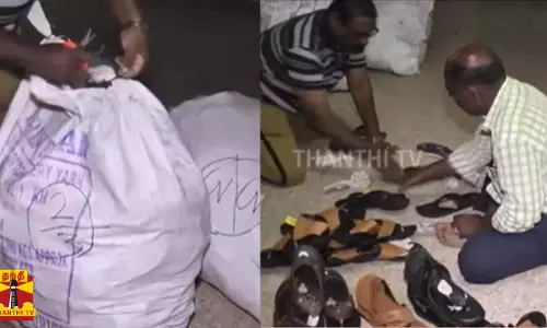 கடற்கரையில் 6 லட்சம் மதிப்பிலான காலணிகள் பதுக்கல் - கடத்தல்காரர்களுக்கு போலீசார்  வலை