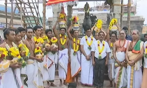 அனைத்து பிரகாரங்கள் மற்றும் கோபுரங்கள் இணைத்து சக்தி கொடுக்கும் நிகழ்வு.. பழனி முருகன் கோயில் கலாகர்சன வைபவம்