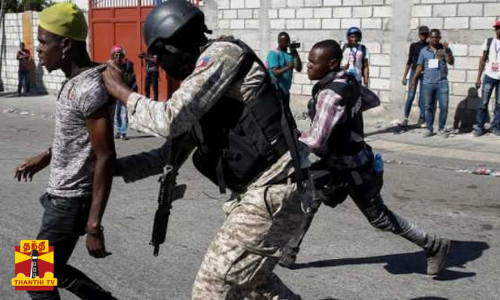 வன்முறை கும்பல்களுக்கு இரையாகும் காவலர்கள்...போராட்டத்தில் குதித்த காவல்துறையினர்