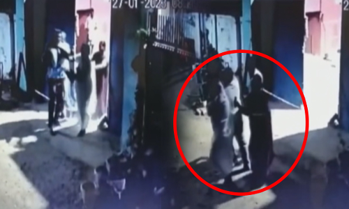 வேலூரில் அத்துமீறி நுழைந்து தாக்குதல் நடத்திய திமுக கவுன்சிலர் -   பரபரப்பு காட்சிகள்