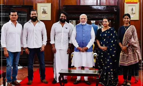 பிரதமரை சந்தித்த KGF, காந்தாரா ஹீரோக்கள்..!