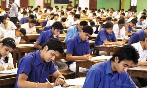 “11,12 ஆம் வகுப்பு ஹால் டிக்கெட் - 3ம் தேதி பதிவிறக்கம் செய்யலாம்“