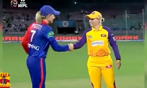 மகளிர் பிரீமியர் லீக் கிரிக்கெட்  - டாஸ் வென்ற உ.பி  வாரியர்ஸ்