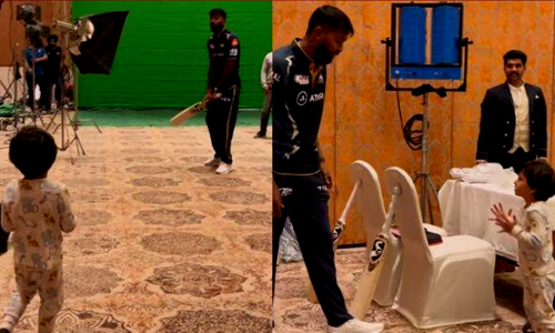 மகனுடன் கிரிக்கெட் விளையாடிய ஹர்திக் பாண்டியா - வைரலாகும் வீடியோ