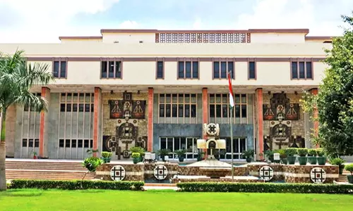 டெல்லி உயர்நீதிமன்றத்தில் இன்று அதிமுக வழக்கு