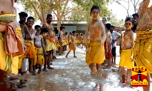 ஸ்ரீ ராமலிங்க செளடாம்பிகை அம்மன் கோவில் விழா - இளைஞர்கள் விசித்திர வழிபாடு