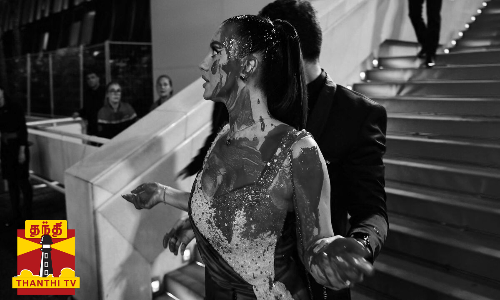 உடல் முழுவதும் ரத்தத்தோடு பெண் கேன்ஸ் திரைப்பட விழாவில் பரபரப்பு..