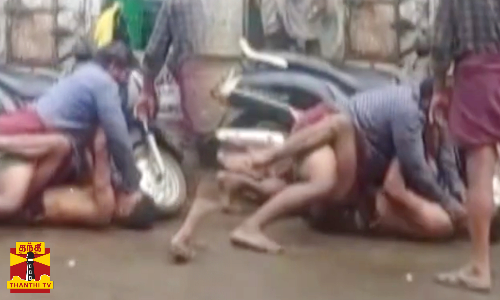 Full போதையில் கட்டிப்புரண்டு சண்டை போட்ட குடிமகன்கள்