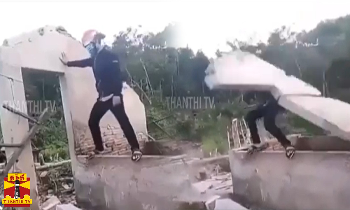 கையாலயே வீட்டு சுவர அடிச்சு நொருக்கிட்டாரேனு... ஆச்சர்யபட்டு முடிக்குறதுக்குள்ள... பின்னாடி இருந்த சுவர்ரு இவர அடிச்சு நொறுக்கிடுச்சு...