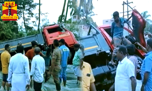 பள்ளத்தில் சிக்கிய மினி லாரி.. போராடி மீட்ட பொதுமக்கள்..