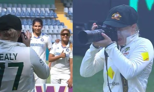 இந்திய மகளிர் கிரிக்கெட் அணியின் வெற்றி கொண்டாட்டம்  புகைப்படம் எடுத்துக்கொண்ட ஆஸி. கேப்டன்