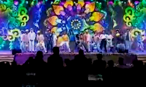 மாநாட்டு விழா மேடையில் சிறப்பு வீடியோ தொகுப்பு திரையிடப்படுகிறது மாநாட்டு விழா மேடையில் சிறப்பு வீடியோ தொகுப்பு திரையிடப்படுகிறது