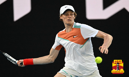 ஆஸி. ஓபன் கிராண்ட் ஸ்லாம் டென்னிஸ் தொடர்  சாம்பியன் பட்டம் வென்றார் 22 வயது இத்தாலி வீரர் சின்னர்