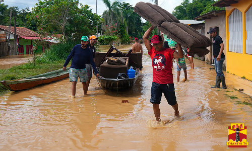 கொட்டித் தீர்த்த கனமழை... ஏக்கர் நதியில் வெள்ளம்...