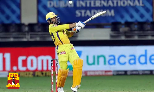 ஹெலிகாப்டர் ஷாட்  சிக்ஸ் அடித்த தோனி