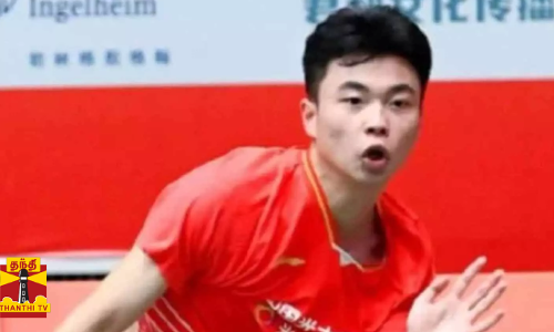 ஆசிய ஜூனியர் பேட்மிண்டன் தொடரில் அதிர்ச்சி சம்பவம்...விளையாடும்போதே மைதானத்தில் சுருண்டு விழுந்து பலியான சோகம்