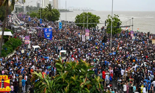 உலகக் கோப்பையை வென்ற இந்திய கிரிக்கெட் அணி மும்பையில் வெற்றிப் பேரணி உலகக் கோப்பையை வென்ற இந்திய கிரிக்கெட் அணி மும்பையில் வெற்றிப் பேரணி