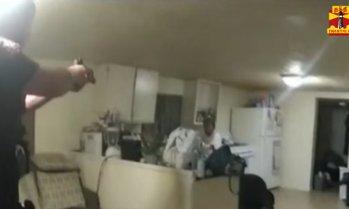 உதவிக்காக அழைத்த கறுப்பின பெண்-சுட்டுக் கொன்ற காவலர்