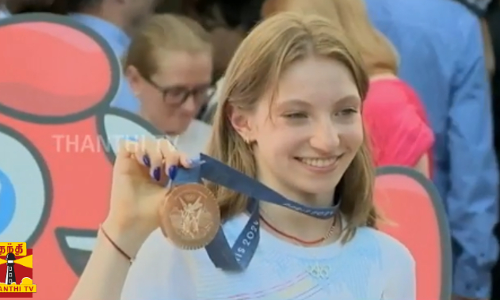 வெண்கல பதக்கத்துடன் ருமேனியா ஜிம்னாஸ்டிக் வீராங்கனை வெண்கல பதக்கத்துடன் ருமேனியா ஜிம்னாஸ்டிக் வீராங்கனை