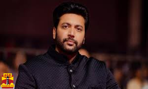 ரசிகர்களுடன் தீபாவளி கொண்டாடிய ஜெயம் ரவி ரசிகர்களுடன் தீபாவளி கொண்டாடிய ஜெயம் ரவி