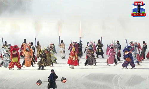 ஜிலின், சீனா பாரம்பரிய உடை அணிந்து பனிச்சறுக்கு - கண்கவர் காட்சி