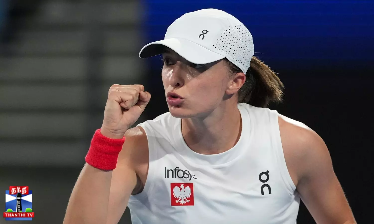 நம்பர்-2 வீராங்கனை இகா அதிர்ச்சி - மேடிசன் அபாரம்