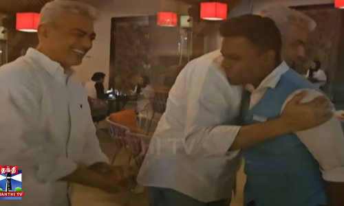 அஜித் முன்பே பாடும் வாய்ப்பைப் பெற்ற அதிர்ஷ்டக்கார ரசிகர் அஜித் முன்பே பாடும் வாய்ப்பைப் பெற்ற அதிர்ஷ்டக்கார ரசிகர்