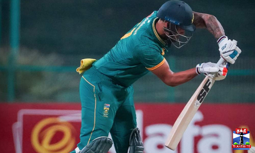 ஃபீல்டிங் கோச்சையே ஃபீல்டிங் செய்ய வைத்த தென் ஆப்பிரிக்கா ஃபீல்டிங் கோச்சையே ஃபீல்டிங் செய்ய வைத்த தென் ஆப்பிரிக்கா