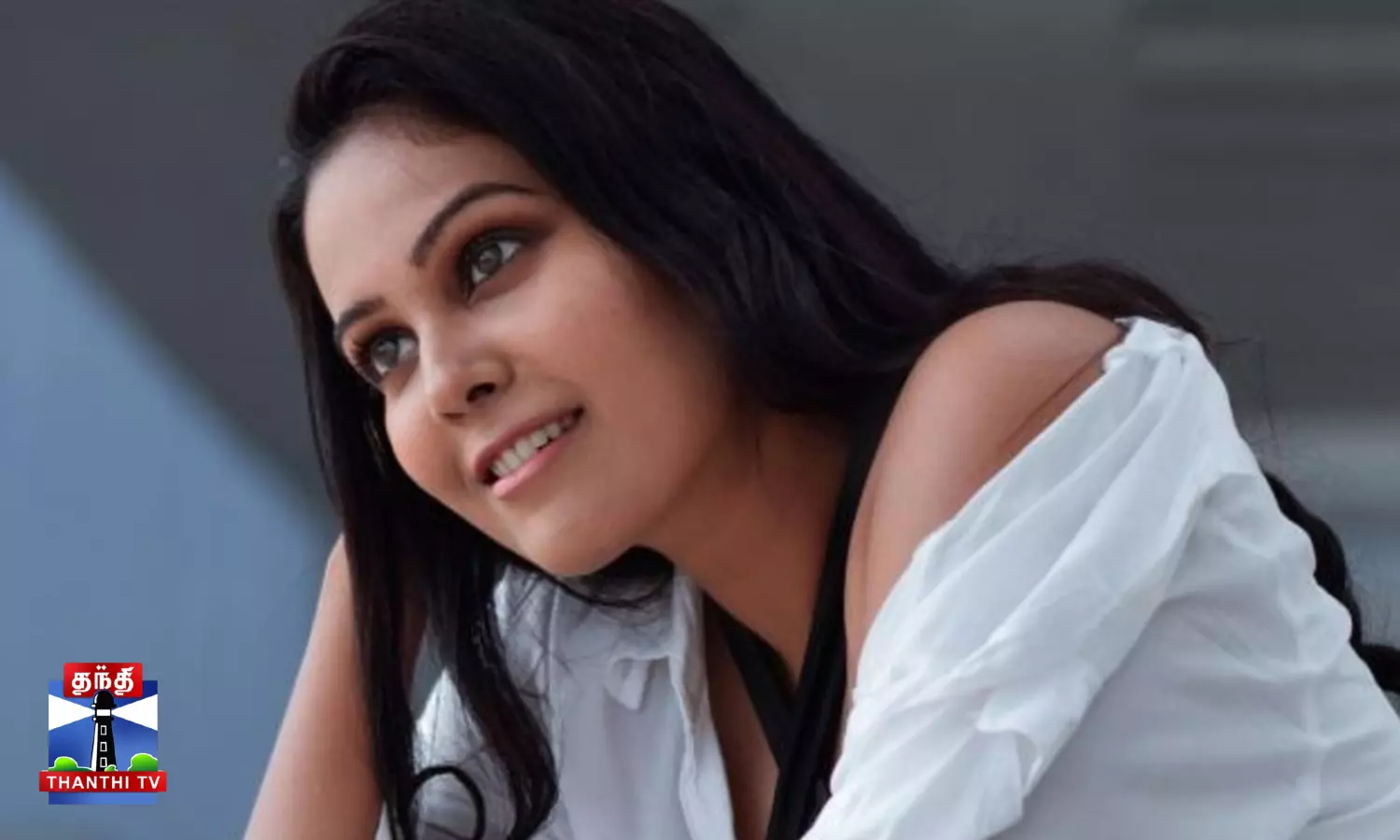 கூல் போட்டோஷூட் - நடிகை சாந்தினி உற்சாகம்