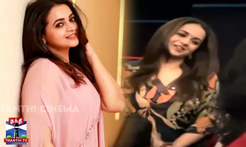 “தேவதையைக் கண்டேன்“-பாவனாவைக் கண்டு ரசிகர்கள் உற்சாகம்