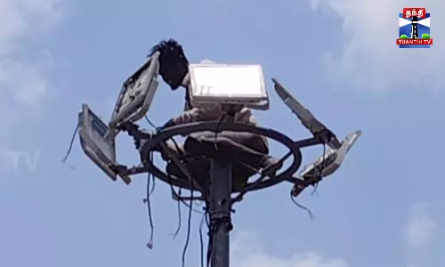 டவர் லைட் மீது ஏறி அமர்ந்த மனநலம் பாதிக்கப்பட்ட இளைஞர்