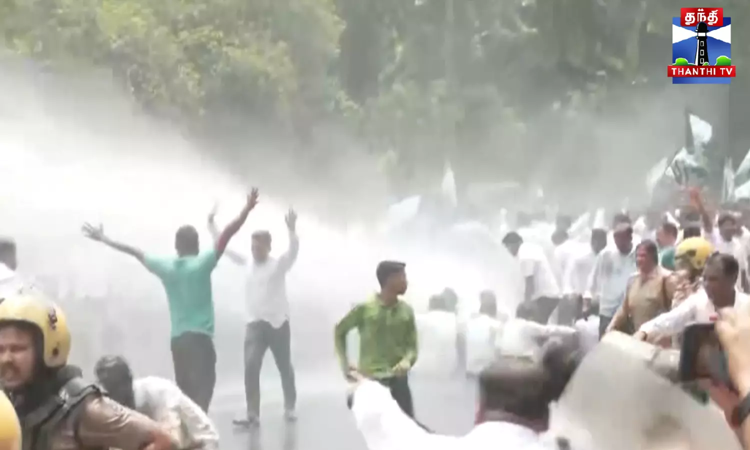 கல்லூரி மாணவி தற்கொலை - நீதி கேட்டு பிஜு ஜனதா தளம் ஆர்ப்பாட்டம்