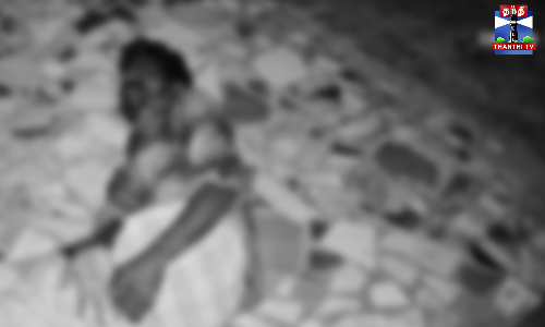 மனநலம் குன்றிய நபரை கொடூரமாக தாக்கும் இளைஞர்