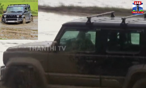 JIMNY வகை ஜீப்பை பயன்படுத்தி வயலை உழுத விவசாயி