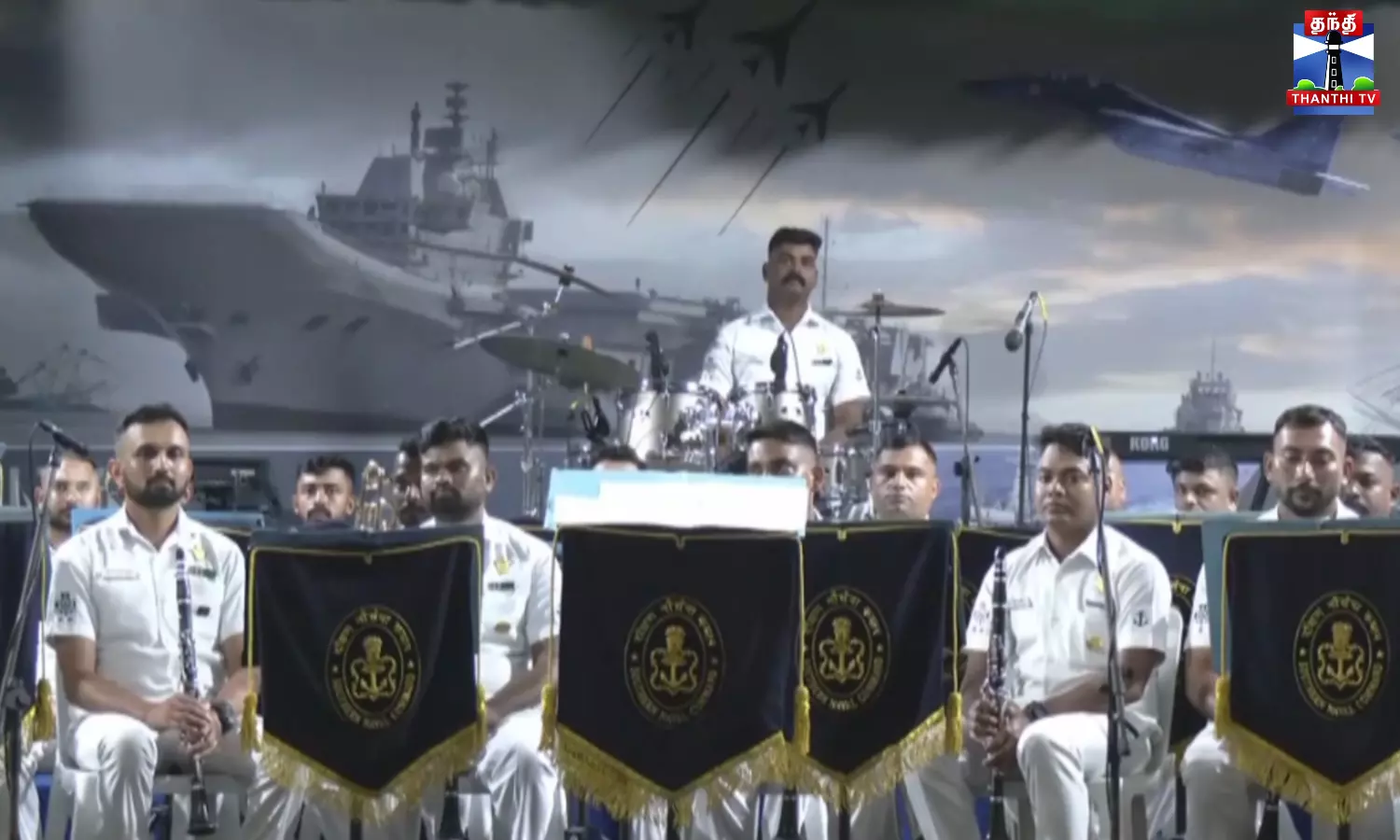 இசை நிகழ்ச்சி செய்து அசத்திய இந்திய கடல் படையினர்