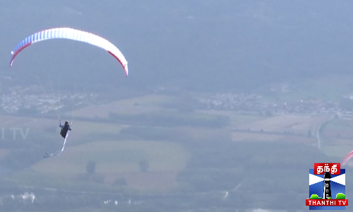 பார்வையாளர்களை கவர்ந்த பாராகிளைடிங் திருவிழா