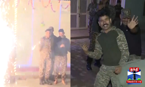 காஷ்மீரில் சிஆர்பிஎப் வீரர்கள் நடனமாடி தீபாவளி கொண்டாடினர். அந்த காட்சிகளை காண்போம்.